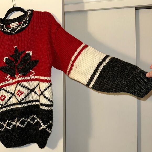 VINTAGE Large Chunky Crewneck Hand Knit Sweater Red White Charcoal Snowflake EUC - Picture 4 of 11